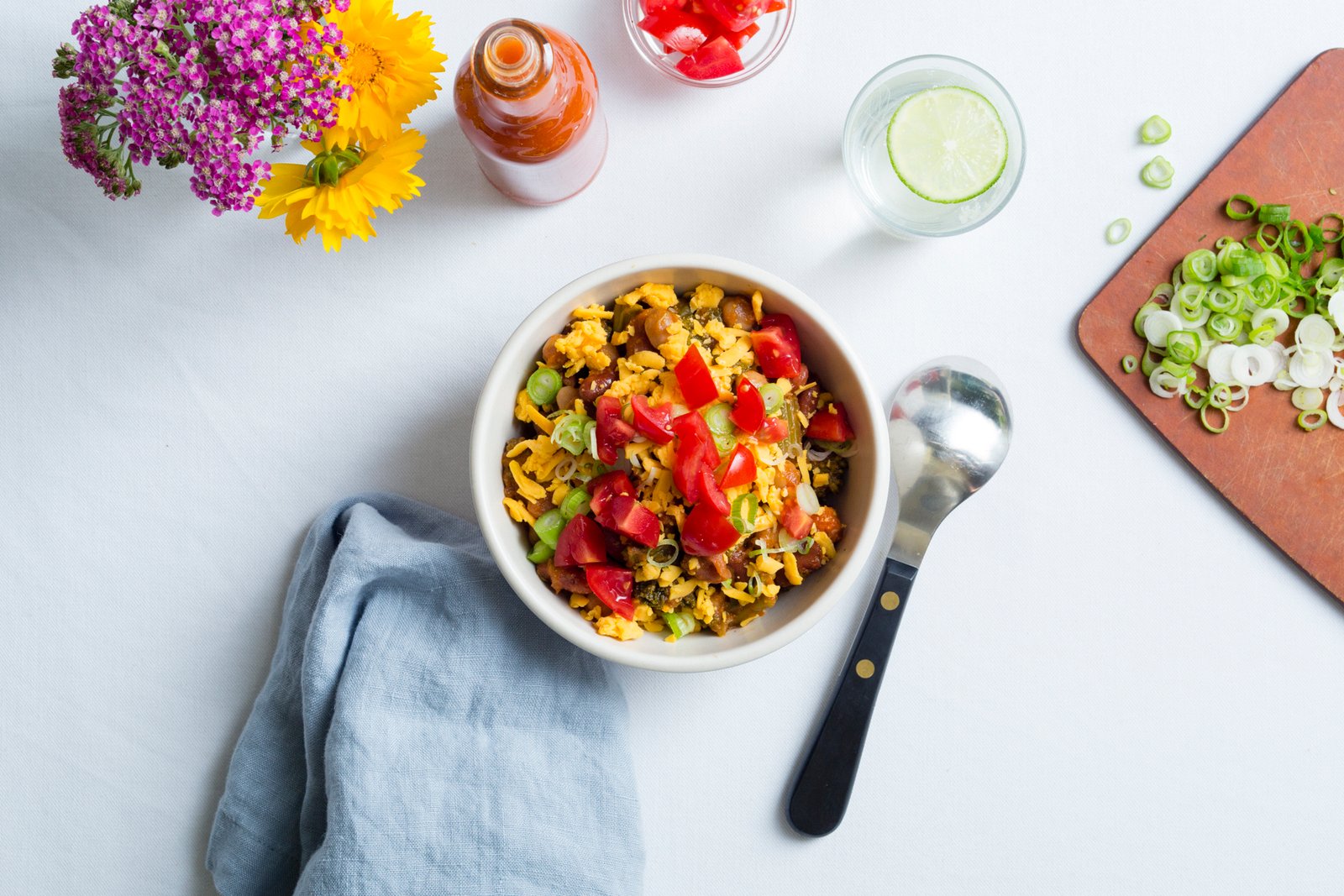 Healthy veggie bowl with greens and colorful vegetables